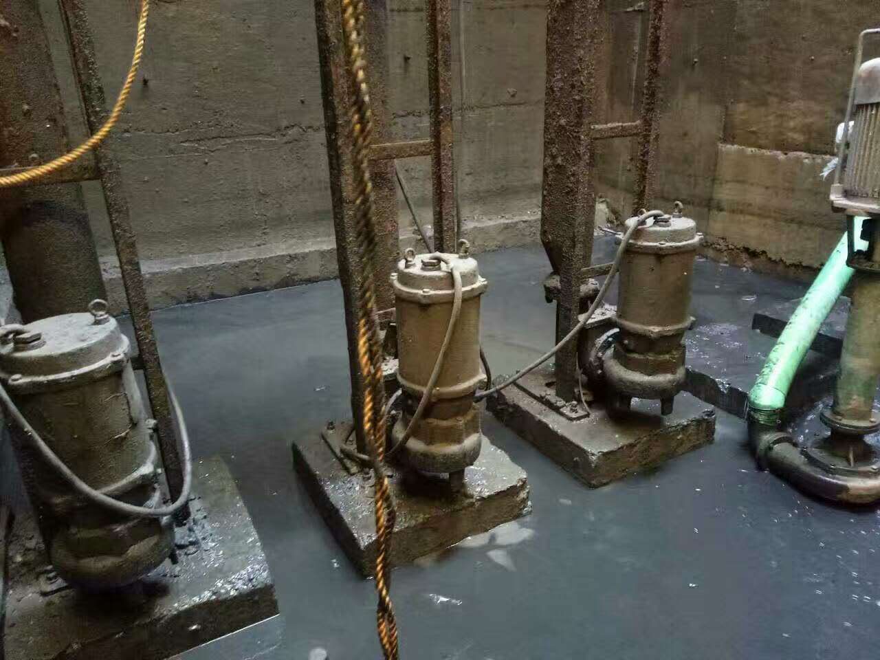 濠江污水池清理